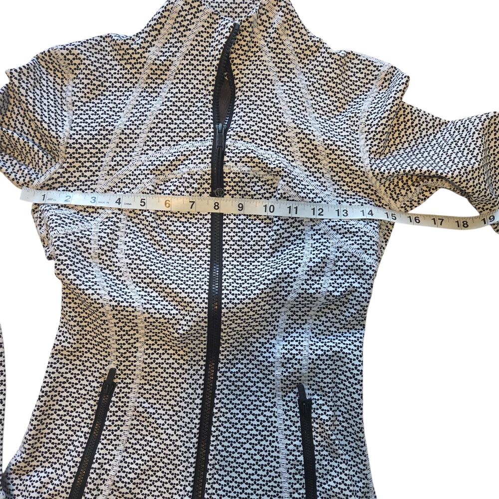 Lululemon Define Jacket Monochromic White / Black size 4 Stretchy Fitted Zip-up - Picture 9 of 11